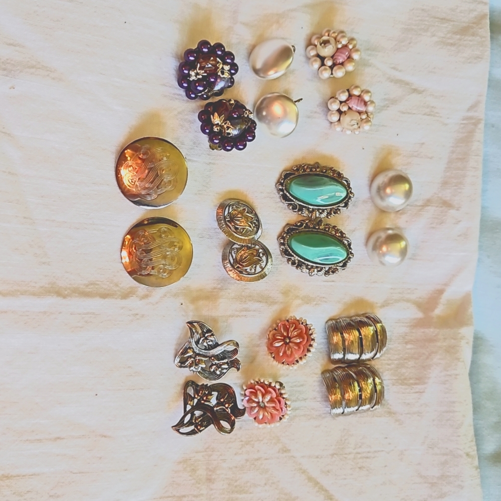 10 pairs of vintage clipon earrings